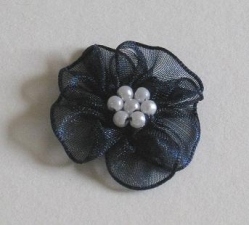 Organza Blumen mit Perlen, marine 3 cm